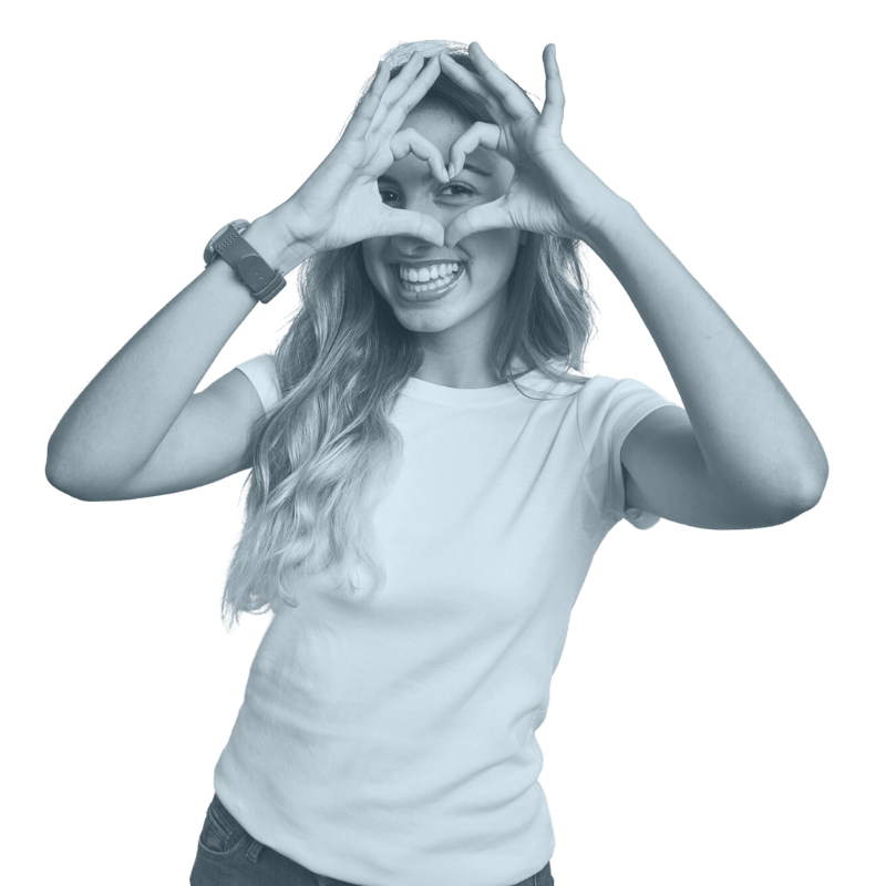 femme tshirt doigt coeur
