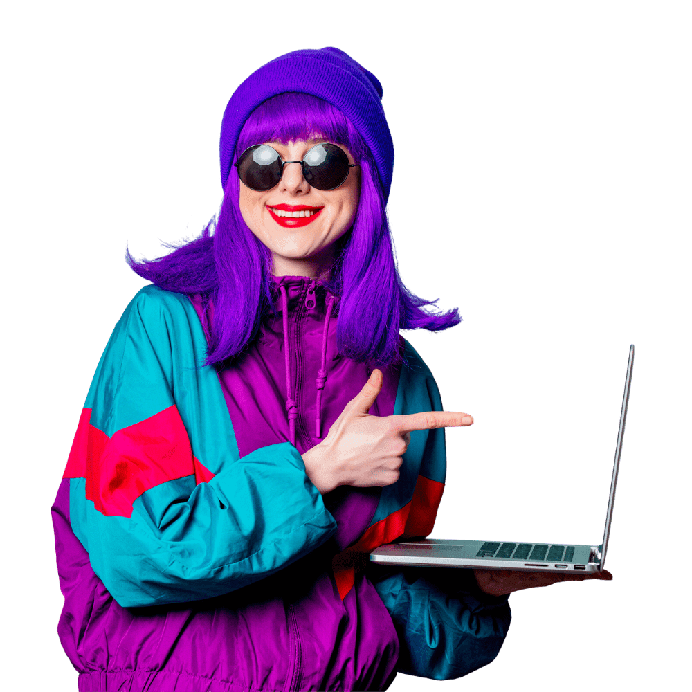Femme cheveux violets lunettes et ordinateur