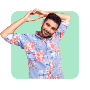 Homme mains en cœur sur fond vert pastel