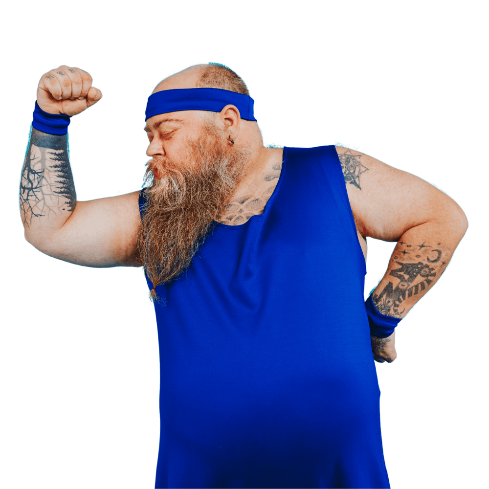Homme avec barbe et tatouages dans une tenue de sport bleu foncé - coaching individuel
