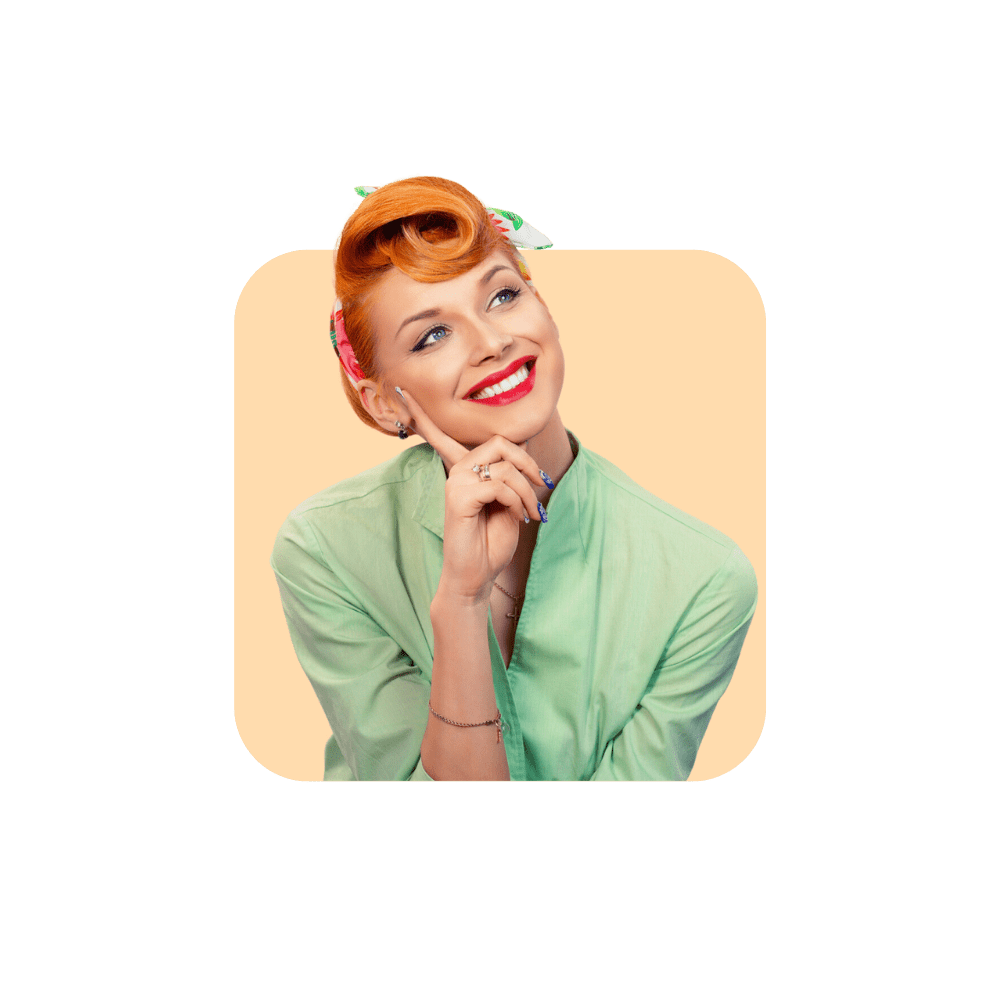 Femme rousse avec bandana dans les cheveux, tailleurs vert d'eau sur fond oranger - webinar soft skills