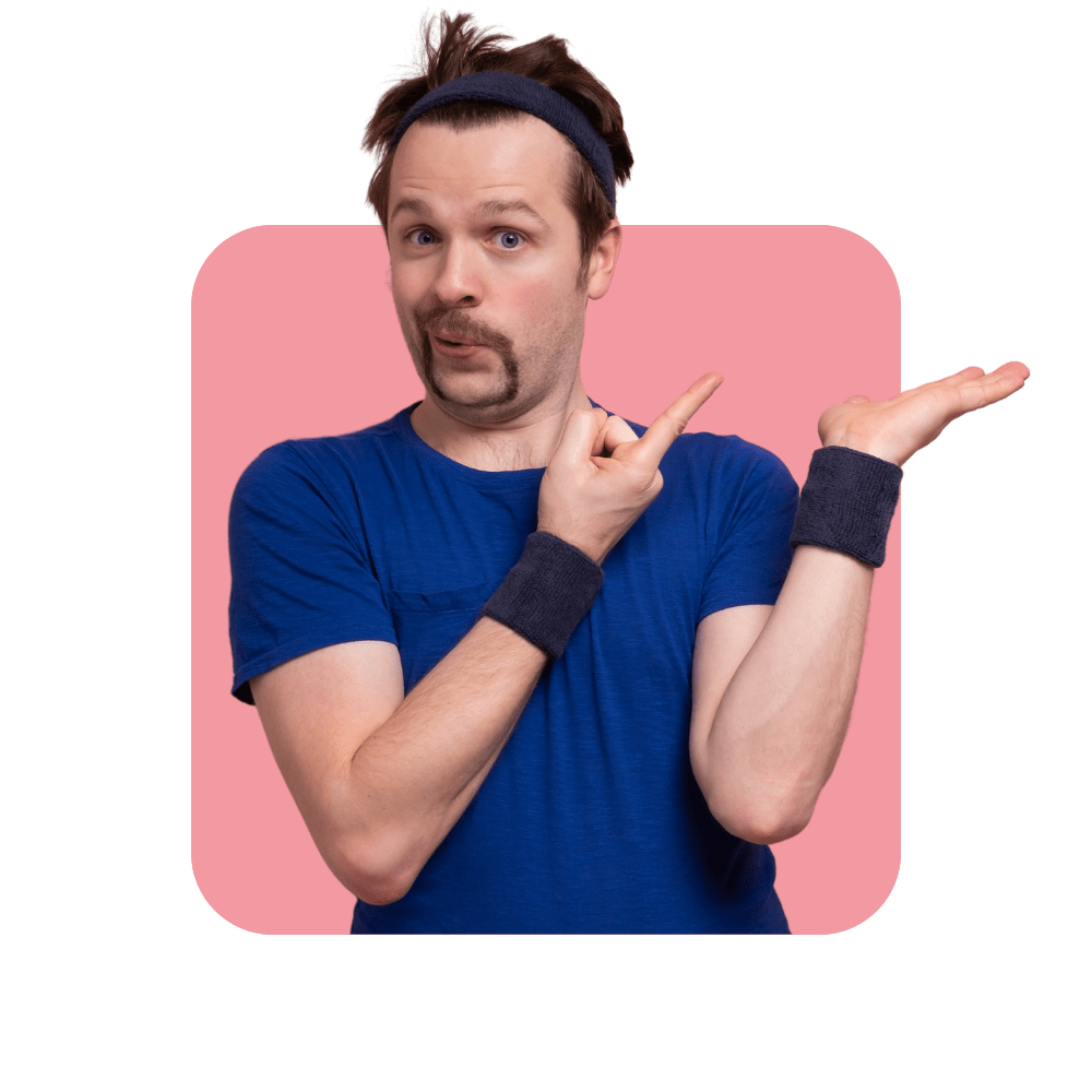 Homme en tee-shirt bleu avec bandeau de sport sur fond rose - coaching en entreprise