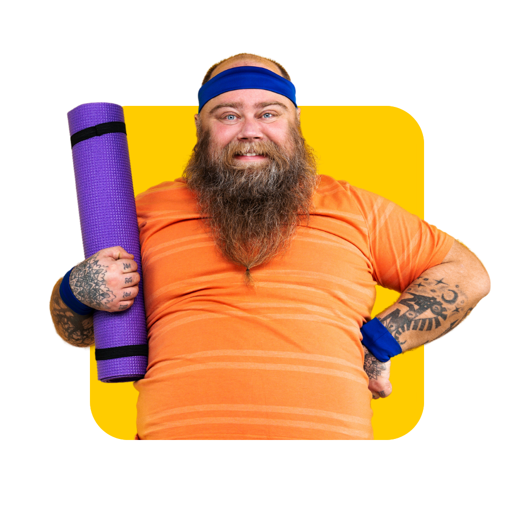 Homme avec tapis sport violet tee shirt orange et bandeau de sport bleu sur fond jaune