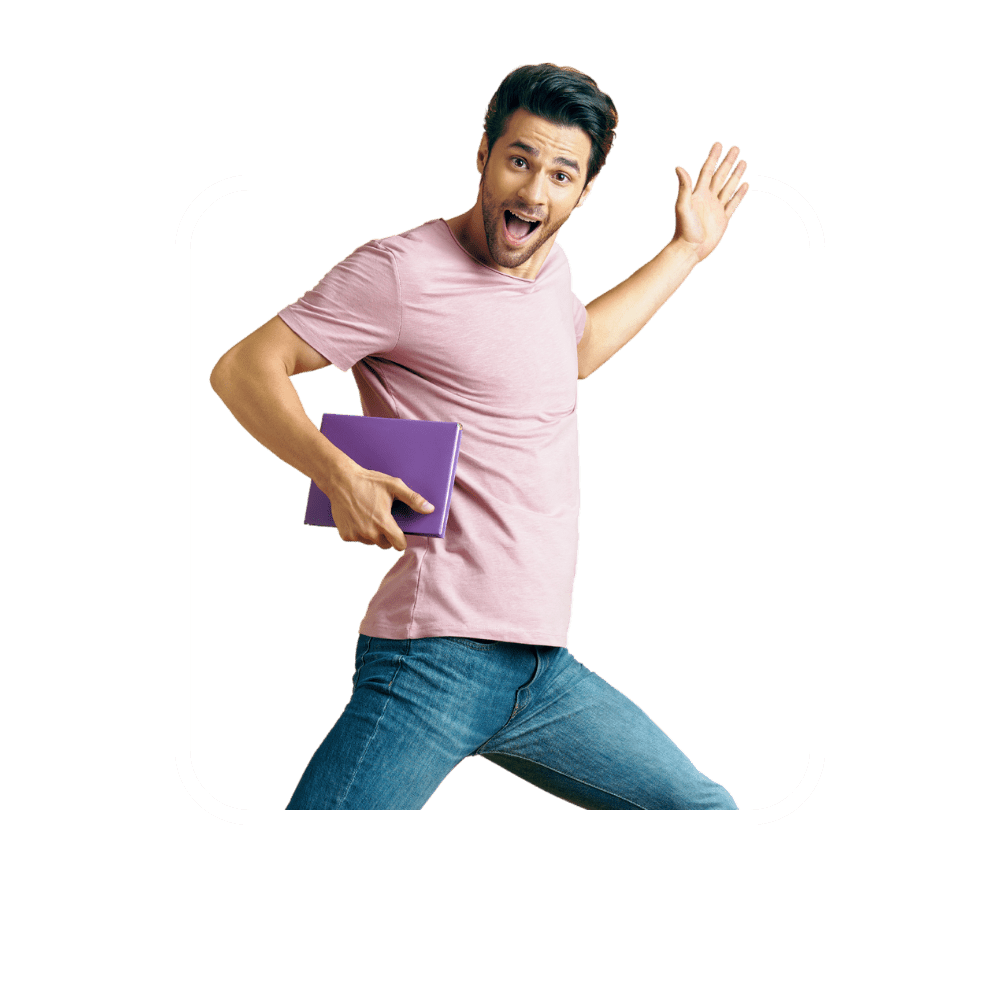 Homme tee-shirt violet avec livre à la main en train de sauter - formation relation usager