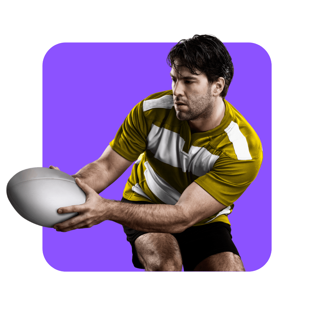Rugbyman qui fait une passe à sa droite sur fond violet - le feedback en management