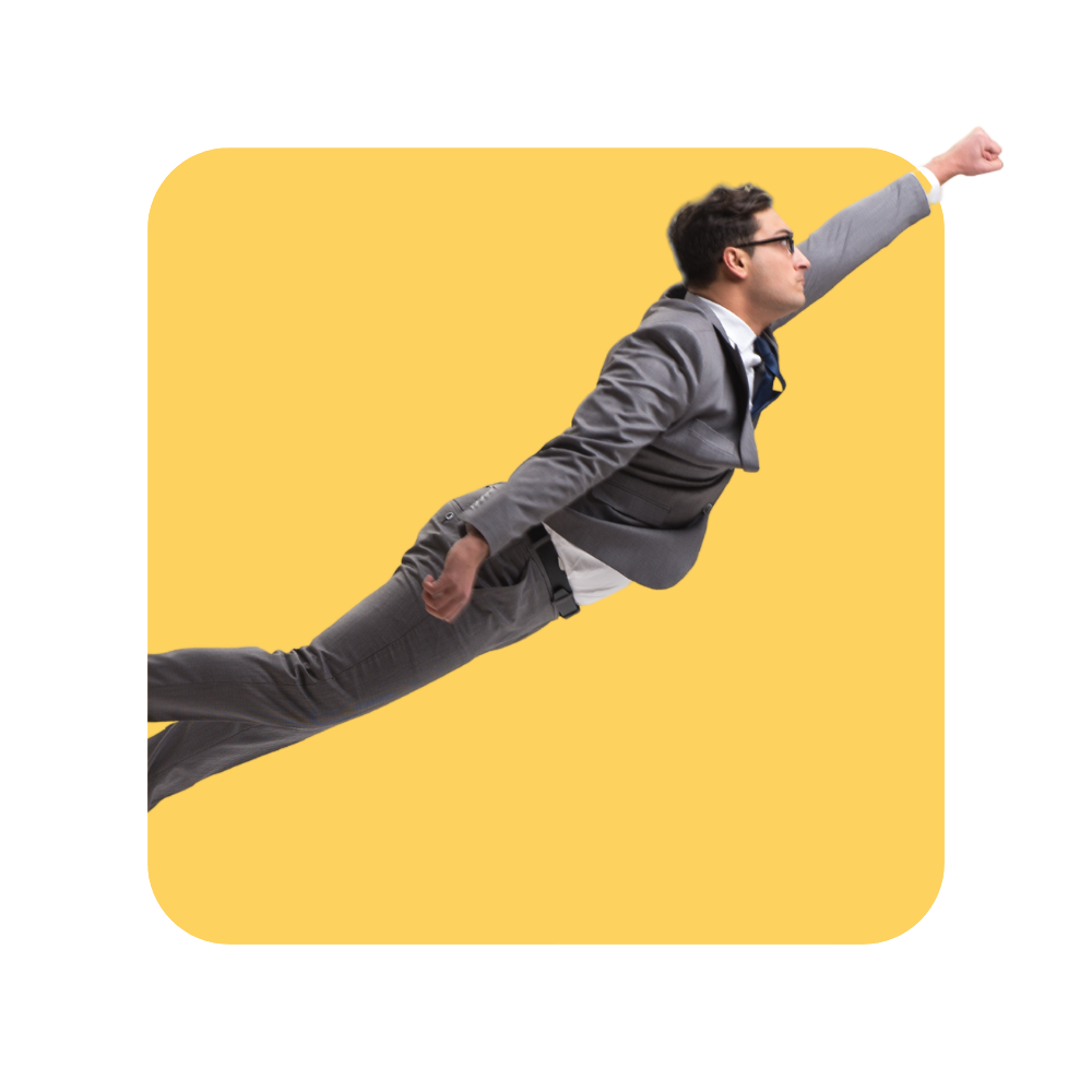 Homme avec lunettes en costume gris sur fond jaune - digitalisations de vos formations