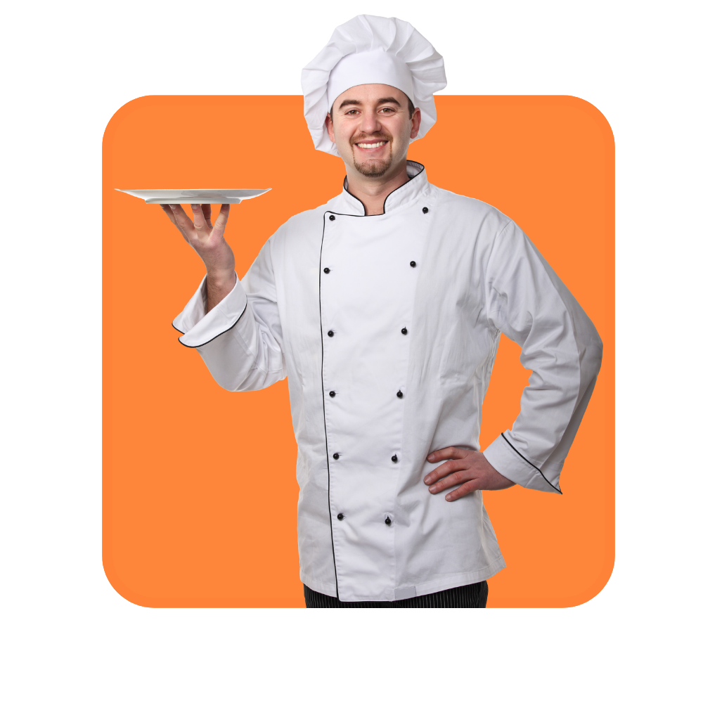 Homme avec tenue et toque blanches portant un plat à la main sur fond orange - hybrider pour mieux former