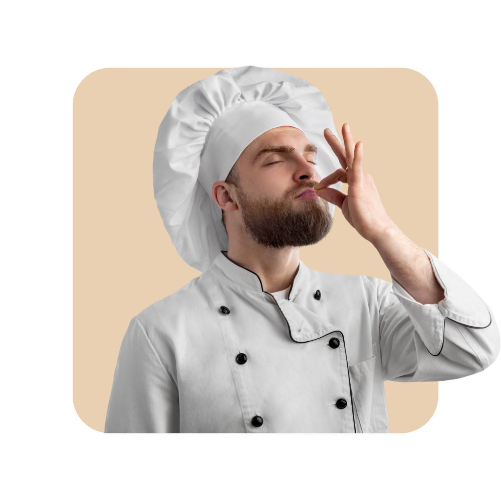 chef de cuisine embrassant ses doigts sur fond écru - hybrider pour mieux former