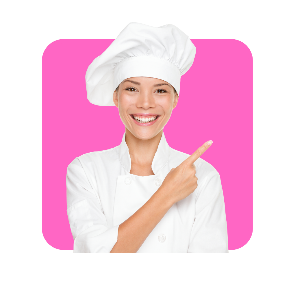 Femme avec toque blanche, tenue de cuisine blanche main droite pointée sur fond rose
